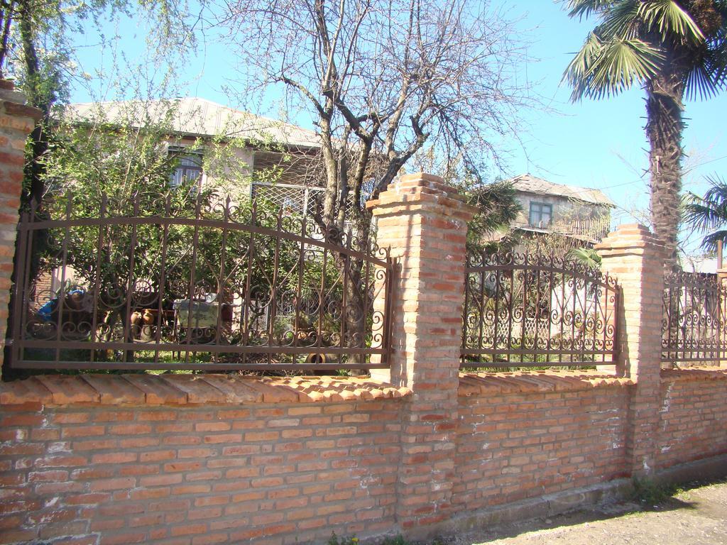 Guest House Temuri Batumi Exterior foto