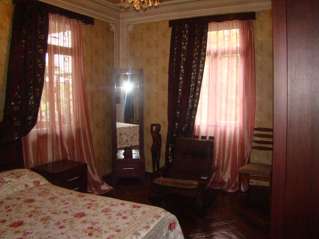 Guest House Temuri Batumi Exterior foto