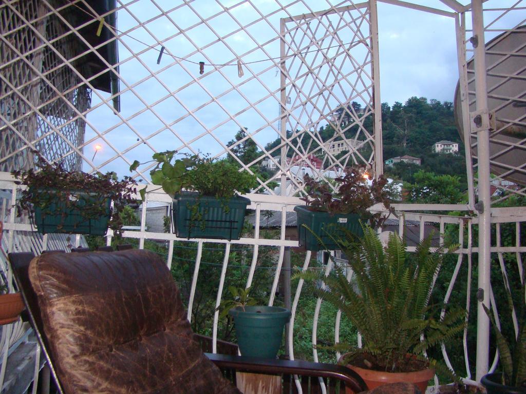 Guest House Temuri Batumi Exterior foto
